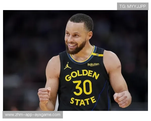 库里压哨三分再度命中，全场高呼不可思议